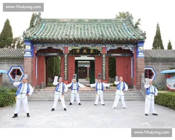 金陵女侠单手架 50 斤石锁！网友：这臂力藏着十年功夫